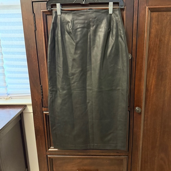 Ripley Rader BLACK VEGAN LEATHER MIDI SKIRT - Picture 4 of 5